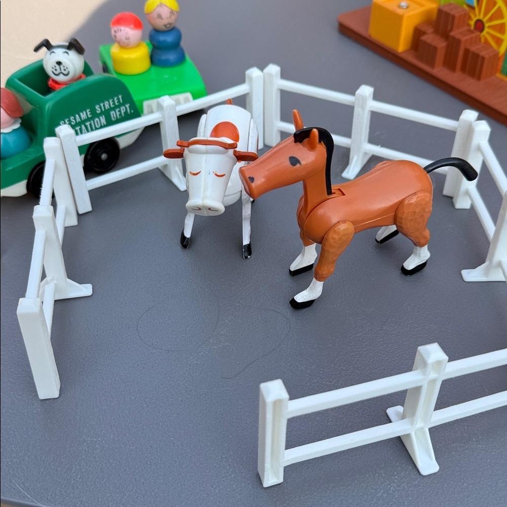 VTG Fisher Price Play Family Western Town 1982  People Horse & Accessories - Picture 9 of 11